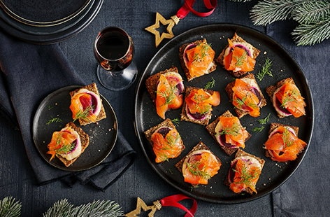 Image of "Smoked salmon on rye bread canapés"