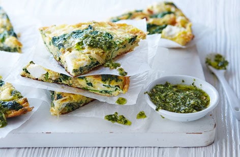Image of "Spinach, pesto and goat's cheese frittata"