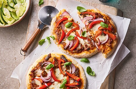 Image of "Speedy sardine flatbread pizzas"