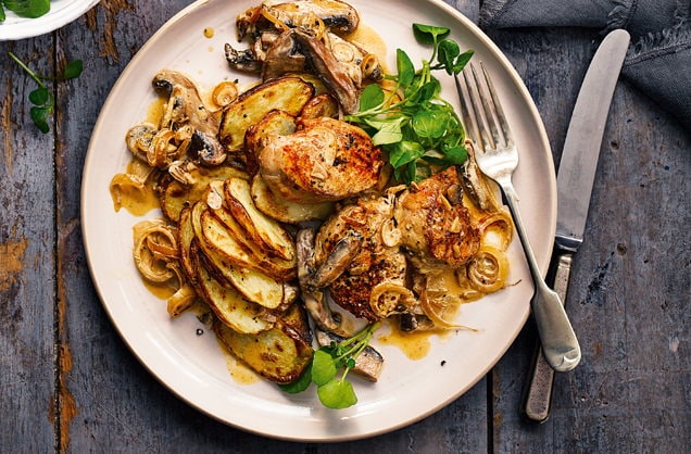 Pork fillet with mushroom sauce and lemon potatoes