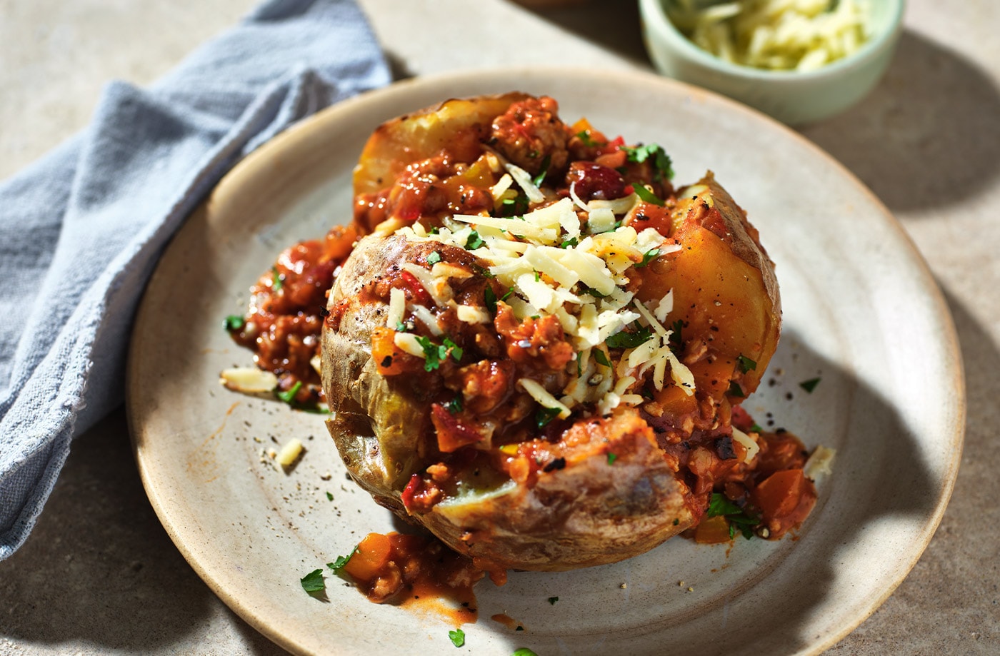 Baked potatoes with speedy chicken chilli