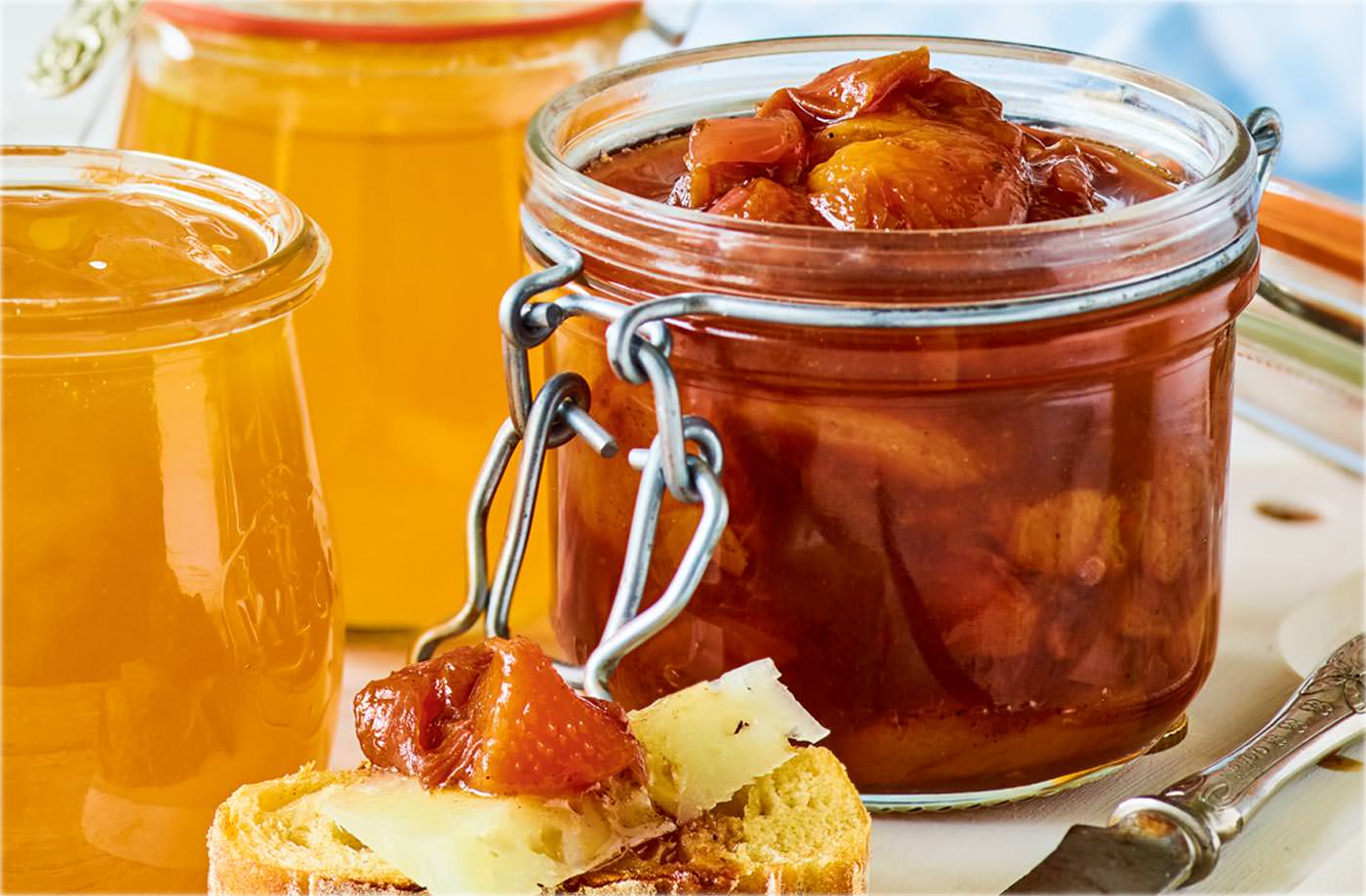 Spiced peach and lime chutney