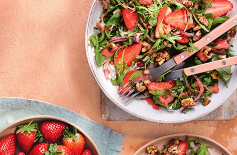 Image of "Salad with strawberry and balsamic vinaigrette"