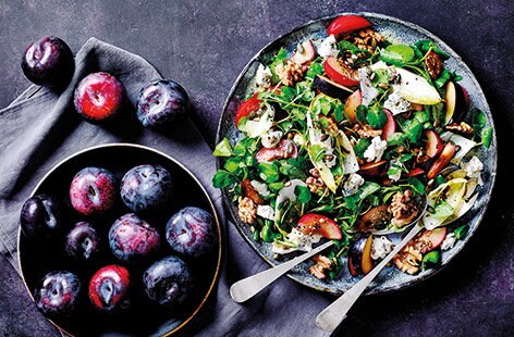 Image of "Plum and blue cheese salad"