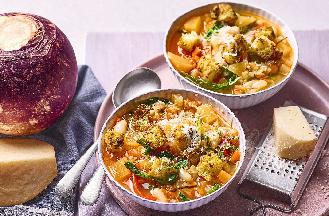 Tuscan-style swede soup (ribollita) with pesto croutons
