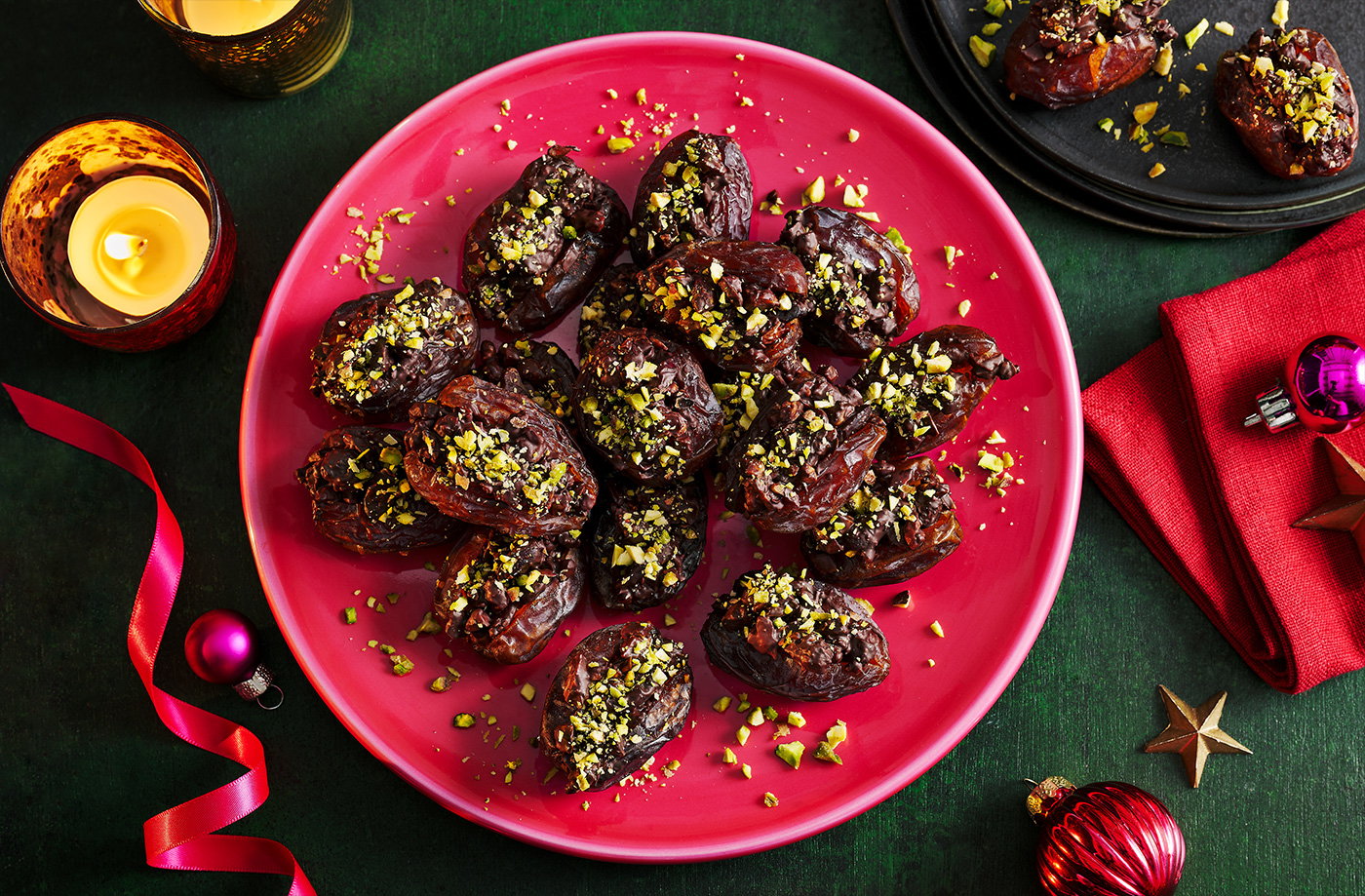 Dark chocolate date bites